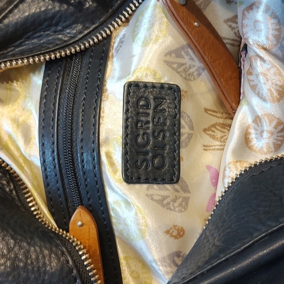 Purse - Picture 2 of 8